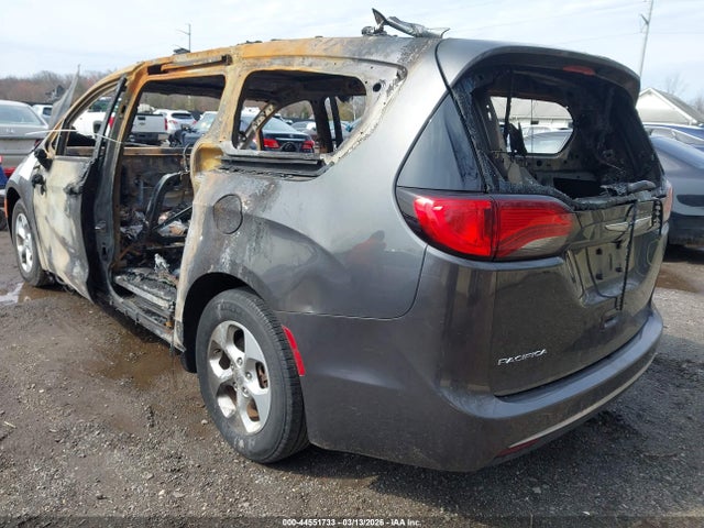 44551733 :رقم المزاد ، 2C4RC1EG0HR514863 vin ، 2017 Chrysler Pacifica Touring-l Plus مزاد بيع
