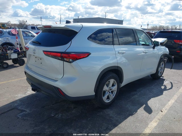 Toyota Highlander Le 2022 5TDZZRAH3NS105609 Image 4