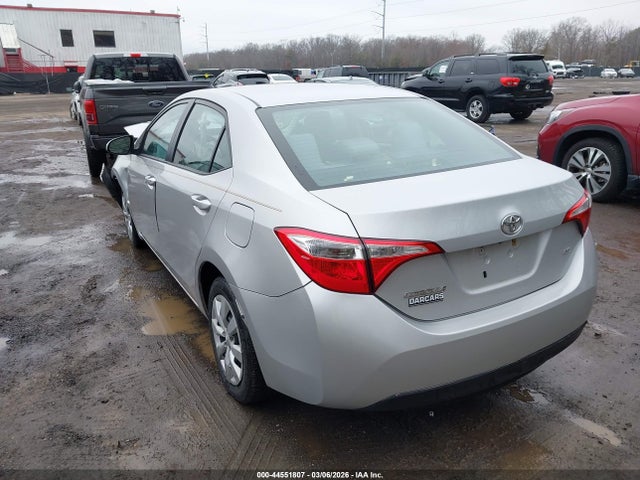 44551807 :رقم المزاد ، 2T1BURHE6FC458254 vin ، 2015 Toyota Corolla Le مزاد بيع