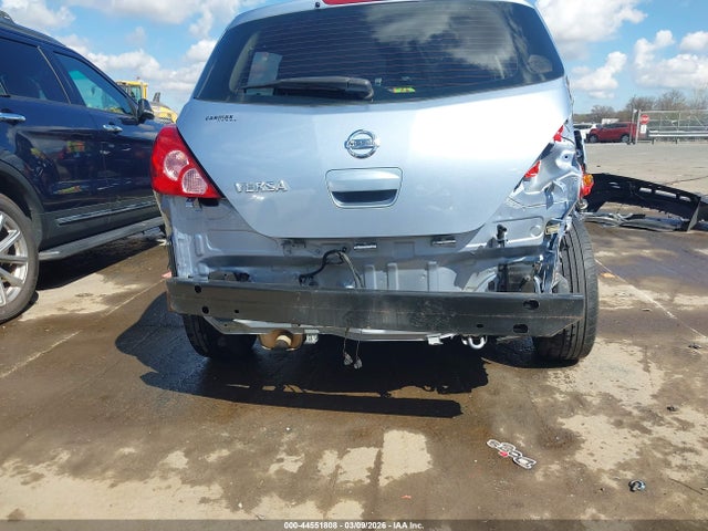 44551808 :رقم المزاد ، 3N1BC1CP3BL416275 vin ، 2011 Nissan Versa 1.8s مزاد بيع