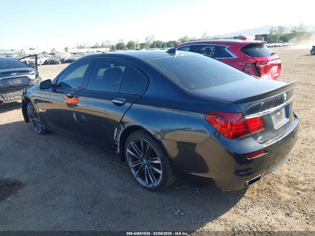 2014 BMW 740I WBAYA6C5XED826622 Photo 2