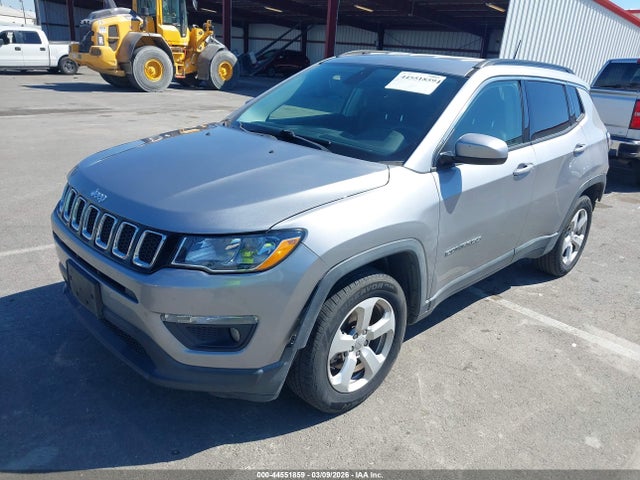 Jeep Compass Latitude 4x4 2018 3C4NJDBB4JT176692 Image 2