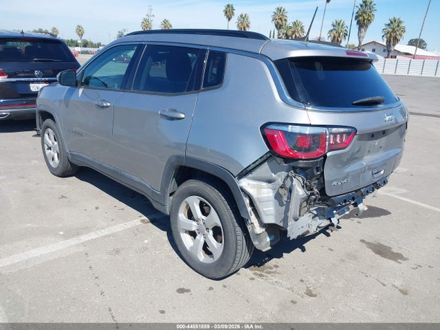 Jeep Compass Latitude 4x4 2018 3C4NJDBB4JT176692 Image 3