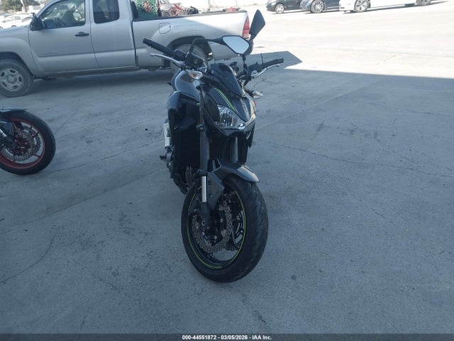 Kawasaki ZR900 2017 JKAZR2A19HDA18899 Image 5