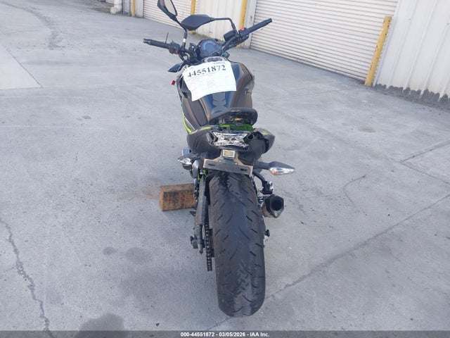 Kawasaki ZR900 2017 JKAZR2A19HDA18899 Image 6