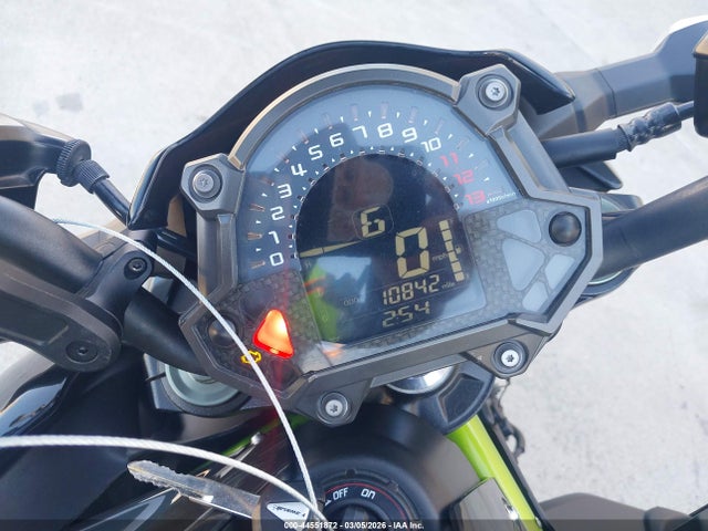 Kawasaki ZR900 2017 JKAZR2A19HDA18899 Image 7
