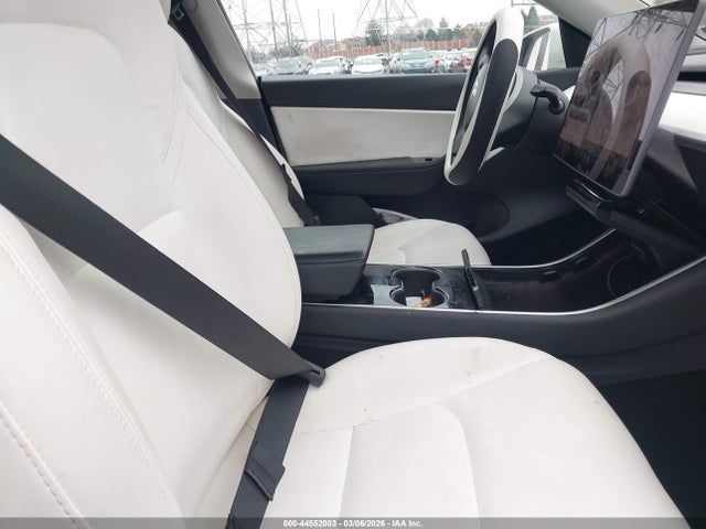 2021 Tesla Model Y Long Range Dual Motor All-wheel Drive მანქანა იყიდება აუქციონზე, vin: 5YJYGDEE5MF072264, აუქციონის ნომერი: 44552003