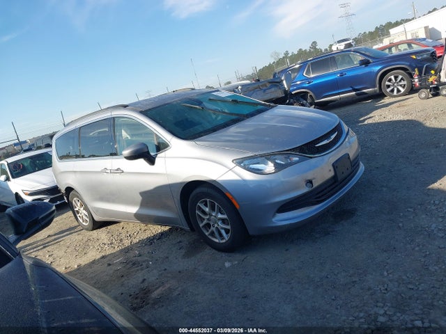 44552037 :رقم المزاد ، 2C4RC1DG7LR211881 vin ، 2020 Chrysler Voyager Lxi مزاد بيع