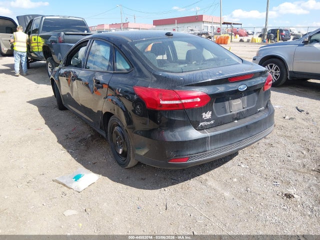 Ford FOCUS S 2015 1FADP3E20FL338830 Image 3