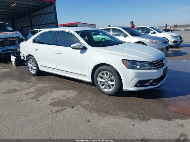 Volkswagen Passat 1.8t S 2016 1VWAS7A39GC055231 головне зображення