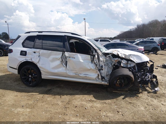 44552425 :رقم المزاد ، 5UX33EM06P9R31800 vin ، 2023 Bmw X7 M60i مزاد بيع