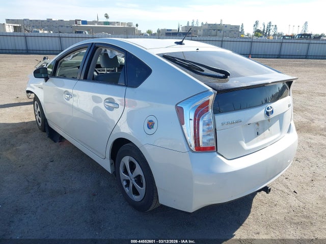 2015 TOYOTA PRIUS JTDKN3DU3F0449335 Photo 2