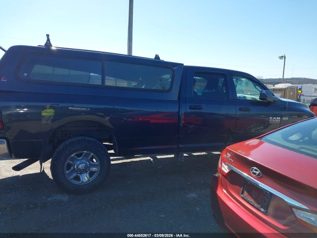 44552617 :رقم المزاد ، 3C6UR5HJ3HG517065 vin ، 2017 Ram 2500 Tradesman  4x4 8' Box مزاد بيع