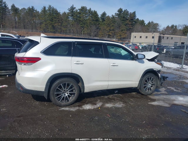Toyota Highlander Se 2018 5TDJZRFH7JS901585 Image 13