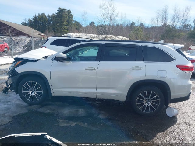 Toyota Highlander Se 2018 5TDJZRFH7JS901585 Image 14
