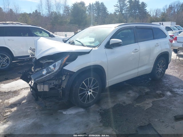 Toyota Highlander Se 2018 5TDJZRFH7JS901585 Image 2