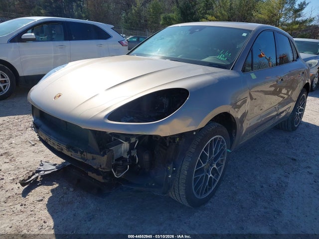2017 PORSCHE MACAN WP1AA2A58HLB82224 Photo 1