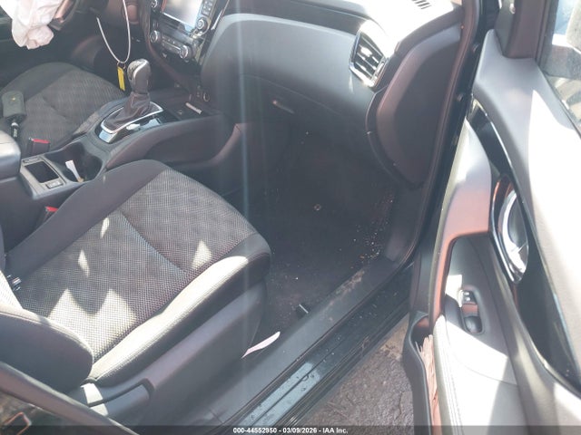 44552950 :رقم المزاد ، JN1BJ1CR6JW253878 vin ، 2018 Nissan Rogue Sport Sv مزاد بيع