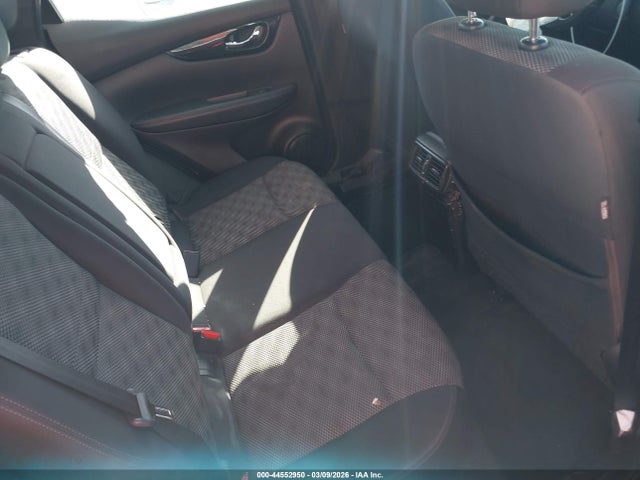 44552950 :رقم المزاد ، JN1BJ1CR6JW253878 vin ، 2018 Nissan Rogue Sport Sv مزاد بيع