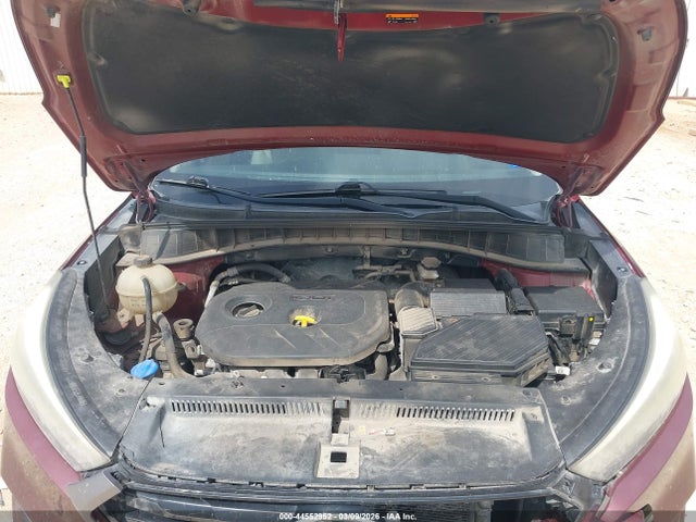 KM8J33A40GU107739 Hyundai TUCSON SE
