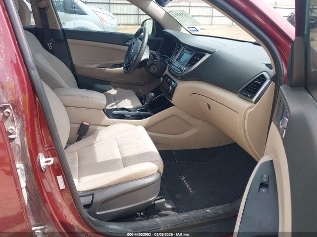 KM8J33A40GU107739 Hyundai TUCSON SE