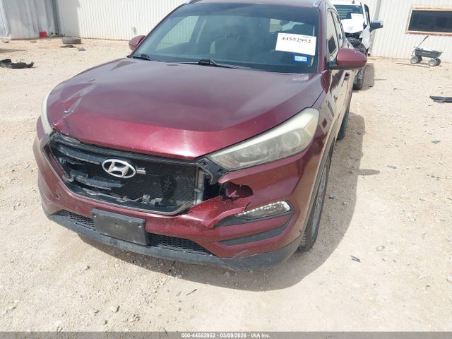 KM8J33A40GU107739 Hyundai TUCSON SE