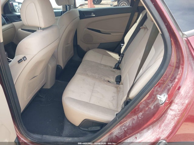 KM8J33A40GU107739 Hyundai TUCSON SE