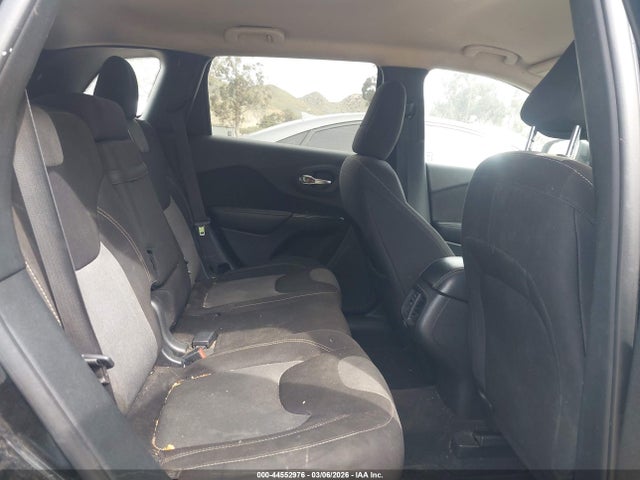 1C4PJLAB5GW274640 Jeep Cherokee Sport