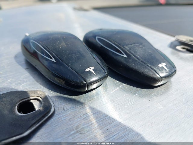 44553023 :رقم المزاد ، 5YJSA1E22LF370555 vin ، 2020 Tesla Model S مزاد بيع
