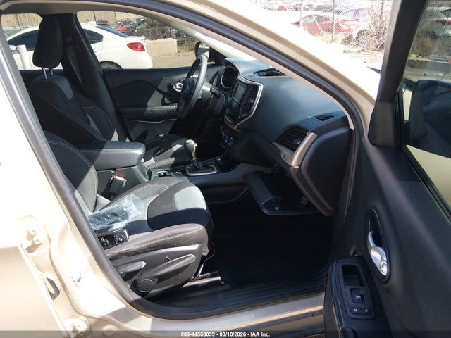 1C4PJMAB9EW233589 Jeep Cherokee Sport