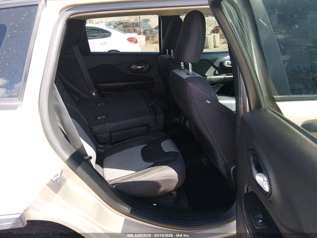 1C4PJMAB9EW233589 Jeep Cherokee Sport