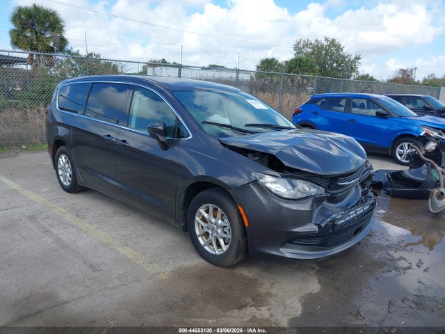 44553180 :رقم المزاد ، 2C4RC1CG5NR204139 vin ، 2022 Chrysler Voyager Lx مزاد بيع