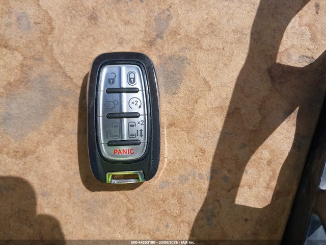 44553180 :رقم المزاد ، 2C4RC1CG5NR204139 vin ، 2022 Chrysler Voyager Lx مزاد بيع