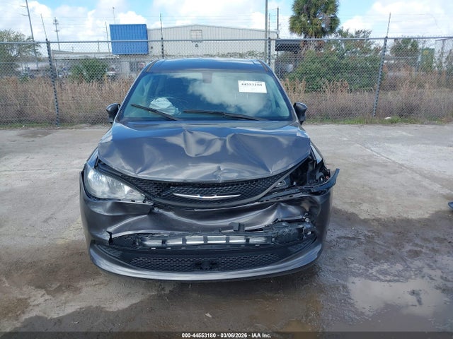 44553180 :رقم المزاد ، 2C4RC1CG5NR204139 vin ، 2022 Chrysler Voyager Lx مزاد بيع