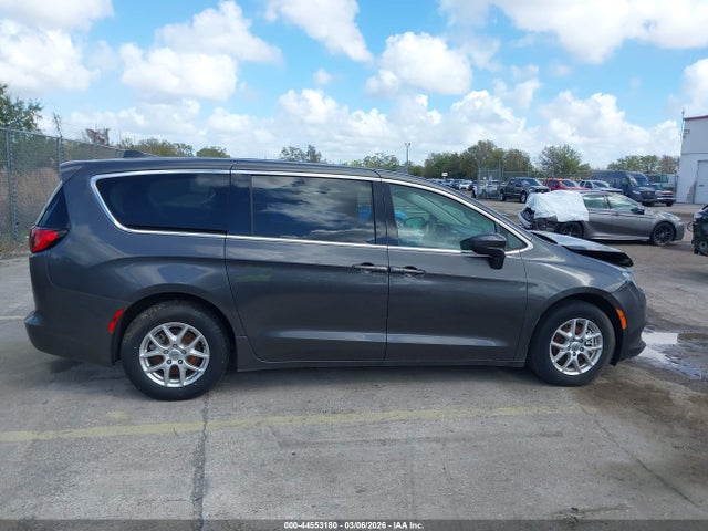 44553180 :رقم المزاد ، 2C4RC1CG5NR204139 vin ، 2022 Chrysler Voyager Lx مزاد بيع