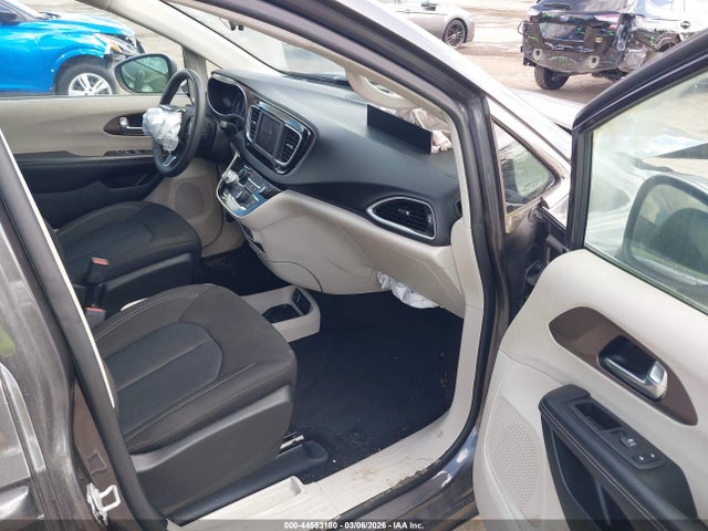 44553180 :رقم المزاد ، 2C4RC1CG5NR204139 vin ، 2022 Chrysler Voyager Lx مزاد بيع