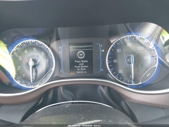 44553180 :رقم المزاد ، 2C4RC1CG5NR204139 vin ، 2022 Chrysler Voyager Lx مزاد بيع