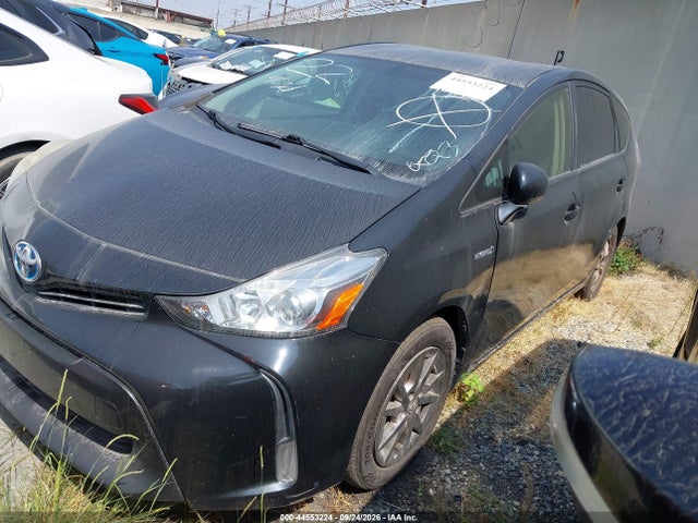 Toyota Prius V Four 2016 JTDZN3EU6GJ044241 Image 2