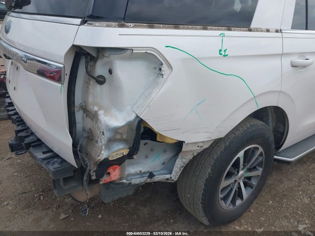 1FMJU1HT1JEA70944 Ford Expedition Xlt