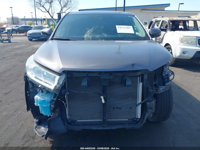 5TDZARFH3KS054821 Toyota Highlander Le