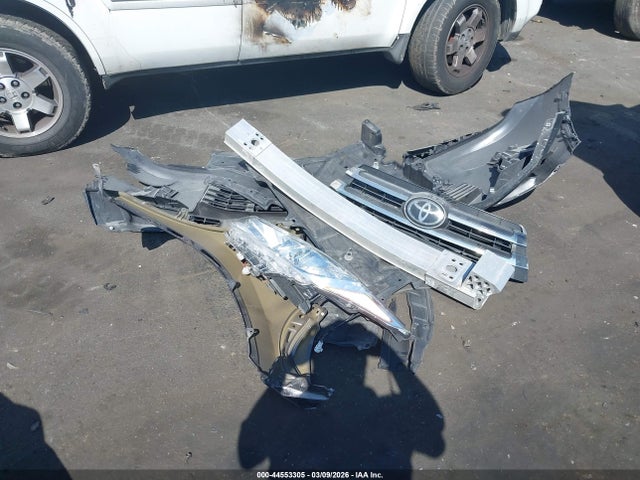 5TDZARFH3KS054821 Toyota Highlander Le
