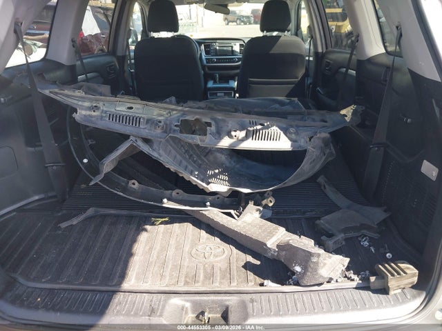 5TDZARFH3KS054821 Toyota Highlander Le