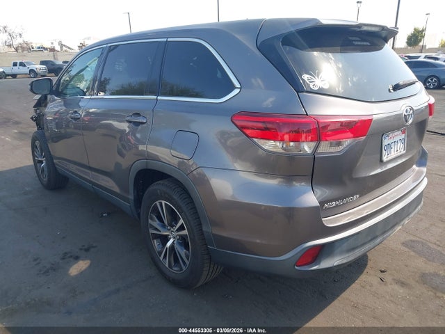 5TDZARFH3KS054821 Toyota Highlander Le