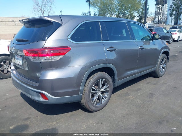 5TDZARFH3KS054821 Toyota Highlander Le