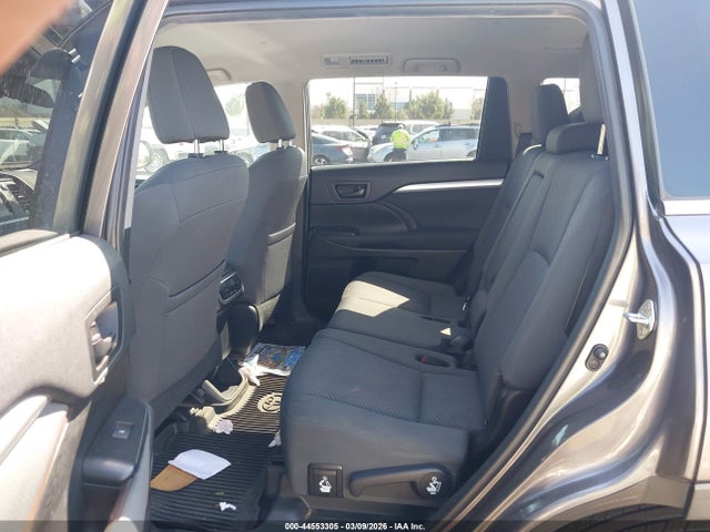 5TDZARFH3KS054821 Toyota Highlander Le