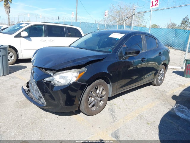 3MYDLBYV2KY501597 Toyota YARIS LE