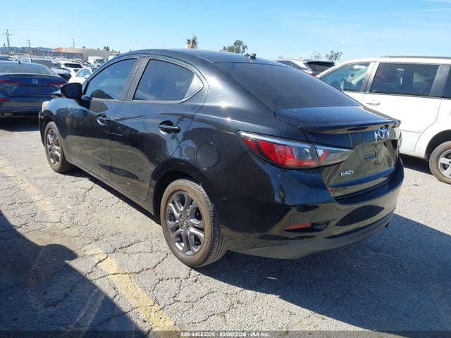 3MYDLBYV2KY501597 Toyota YARIS LE