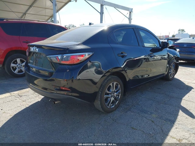 3MYDLBYV2KY501597 Toyota YARIS LE