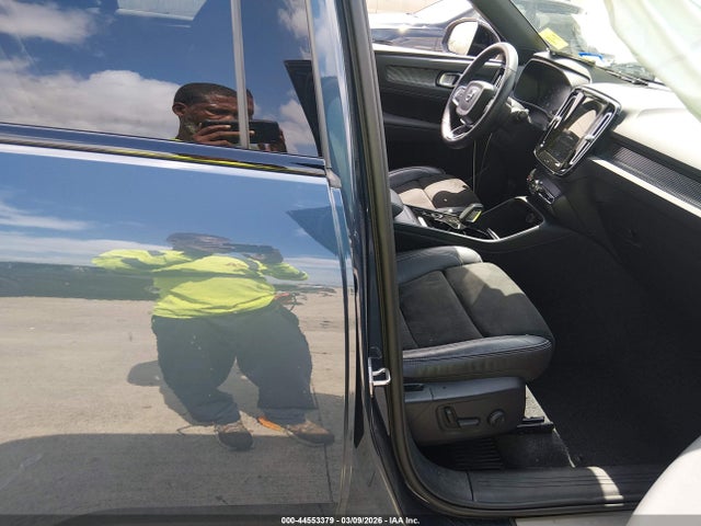 2022 VOLVO XC40 YV4AC2HMXN2646136 Photo 4