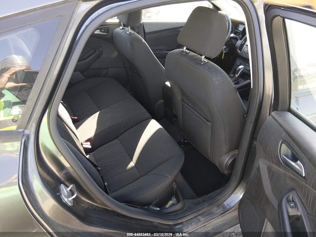 1FADP3K25GL379511 Ford FOCUS SE